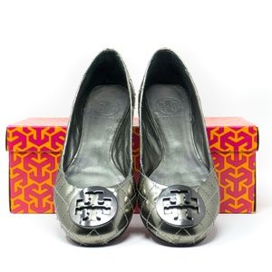 Tory Burch 'Quinn' Quilted Silver Flats | Size 7.5